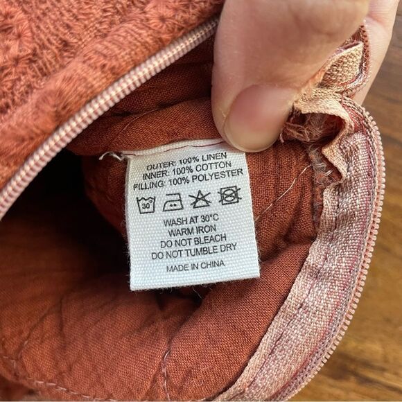 Madam Stoltz Quilted Textured Linen and Cotton Toiletry Bag NWOT - Picture 6 of 9